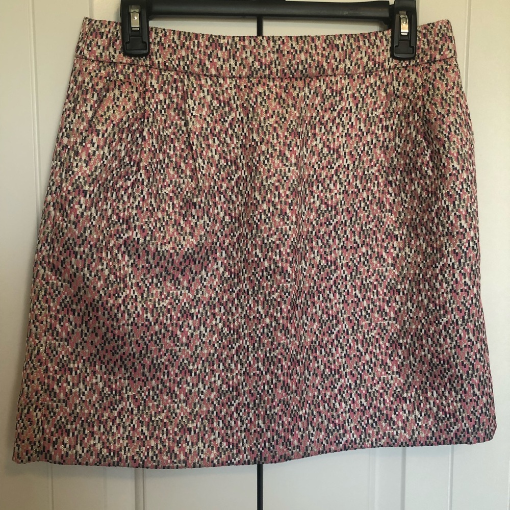 J Crew size 4 skirt with pockets, lining & back zipper.